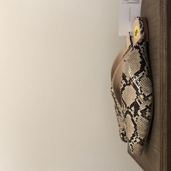 Halston snake print vegan leather pointed flats - Picture 9 of 10